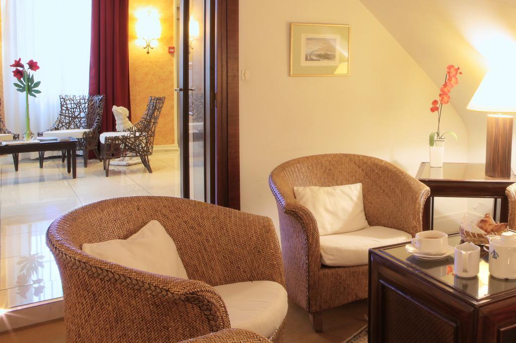 Best Western De Diane Nevers Exterior foto